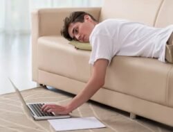 Hindari Kebiasaan Ini, Kalo Kamu Gak Mau Jadi Pemalas!