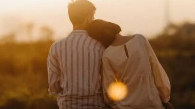 Kebiasaan Sederhana Ini Bisa Membuat Pasangan Makin Sayang, Apa Saja?