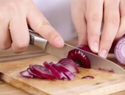 Ternyata Ini! Penyebab Nangis saat Mengiris Bawang Merah
