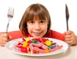 Ini yang Akan Terjadi pada Otak Ketika Anak Terlalu Banyak Makan Gula