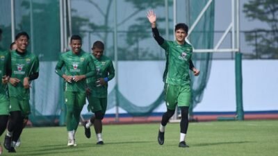 Pelatih Kiper Persib Pastikan Anak Asuhnya Siap Hadapi Borneo FC Samarinda, Termasuk Kevin Mendoza