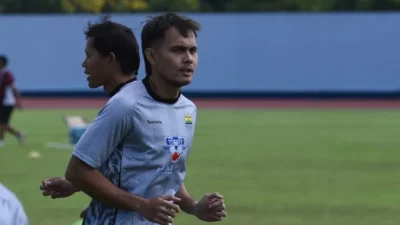 Bek kiri Persib Bandung, Rezaldi Hehanussa. (Media Officer Persib)