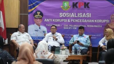 Pj Wali Kota Sukabumi, Kusmana Hartadji, saat memberi sambutan dalam sosialisasi anti korupsi yang berlangsung di Ruang Pertemuan Sekretariat Daerah, pada Rabu, 4 Desember 2024. Foto: Dokpim Kota Sukabumi.