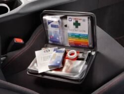 Catat! Ini Perlengkapan yang Wajib ada Di Mobil saat Musim Hujan Deras