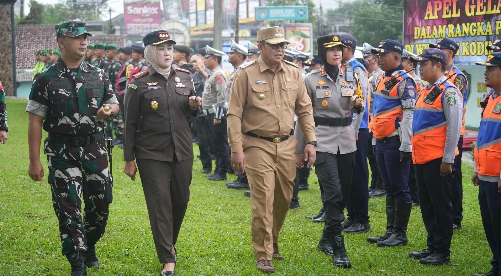 Forkopimda Kota Sukabumi pimpin Apel Gelar Pasukan Penegakan Hukum di wilayah Kota Sukabumi di Lapangan Makodim, pada Senin, 9 Desember 2024. Foto: Dokpim Kota Sukabumi.