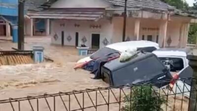 Sukabumi Porak-poranda Diterjang Banjir Bandang dan Longsor
