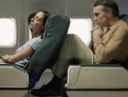 Jangan Ditiru! Ini Etika Buruk Penumpang saat di Pesawat