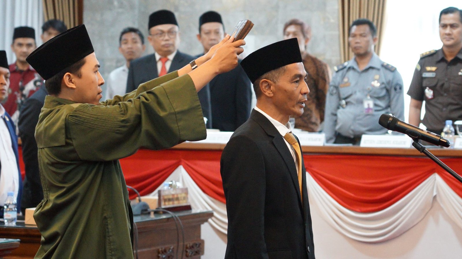 Gundar Kolyubi, saat dilantik sebagai Anggota DPRD Kota Sukabumi dalam rapat paripurna di kantor DPRD, pada Selasa, 3 Desember 2024. Humas DPRD Kota Sukabumi for HALOSMI.