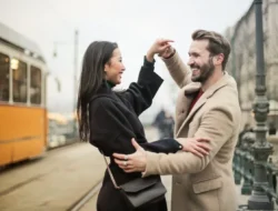 ”Throning” Tren Kencan Ala Gen Z yang Katanya Pacaran Lebih Keren, Benarkah?