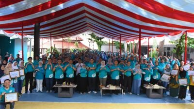 Pemkot Sukabumi menggelar puncak peringatan HKN ke-60 yang berlangsung di halaman kantor Dinkes, pada Selasa, 3 Desember 2024. Foto: Dokpim Kota Sukabumi.