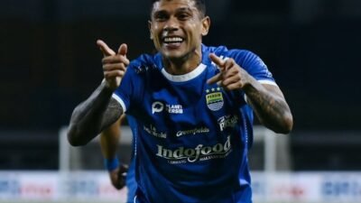 Selebrasi Ciro Alves setelah membuka keunggulan Persib atas Malut United, di Stadion Gelora Bandung Lautan Api, Jumat 13 Desember 2024. (Media Officer Persib)