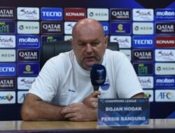 Pelatih Persib Bandung Peringatkan Zhejiang FC untuk Mewaspadai Timnya