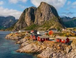 Siapa Sangka Pulau Ini Hanya Dihuni 20 Orang, Populasinya Lebih Banyak Burung!