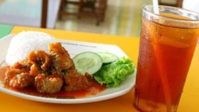 Benarkah, Makan Sambil Minum Tes Bisa Picu Anemia?
