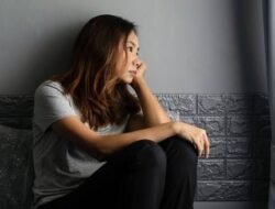 Ini Tanda Orang Merasa Kesepian Meski Banyak Teman, Kamu Salah Satunya?