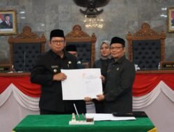 Rapat Paripurna DPRD Kota Sukabumi Tetapkan Perubahan Perda Pajak dan Retribusi Daerah