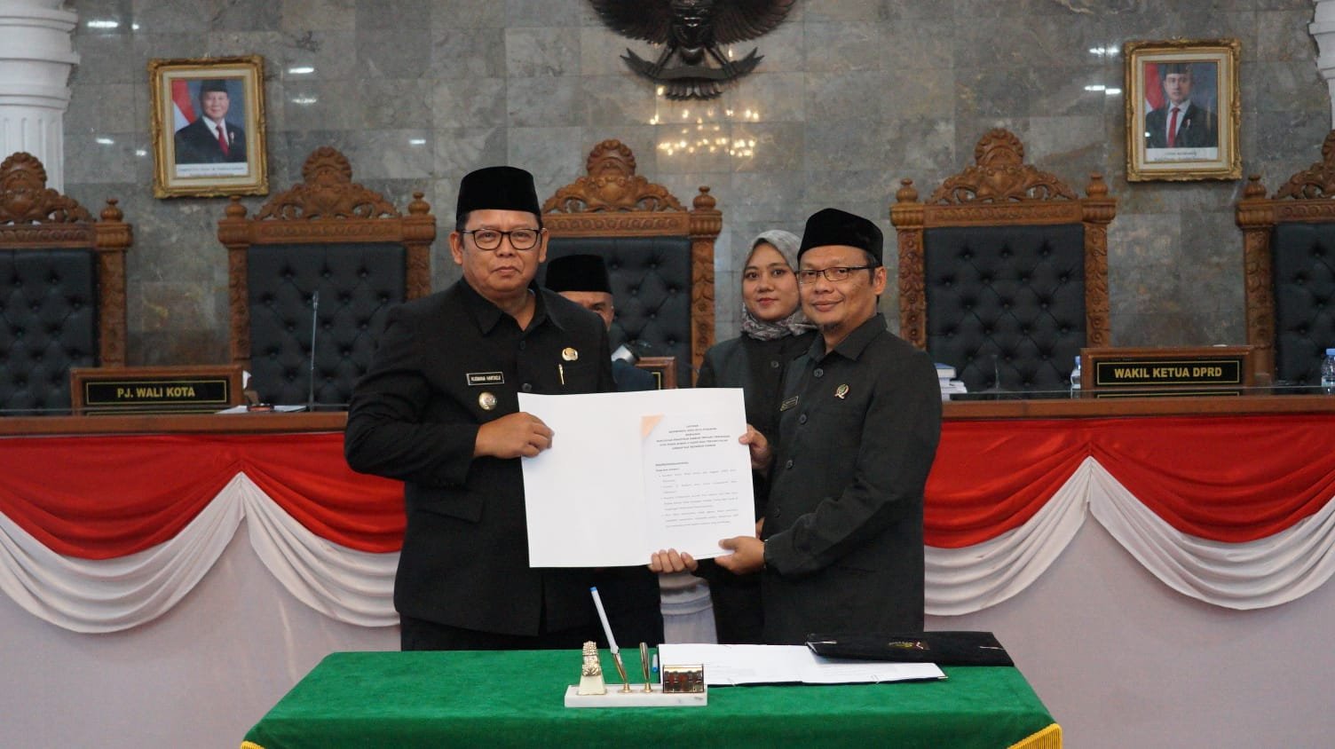 Rapat Paripurna Penetapan Perubahan Perda No. 4/2023 Tentang Pajak dan Retribusi Daerah yang digelar di gedung DPRD, pada Kamis, 9 Januari 2025. Foto: Humas DPRD Kota Sukabumi for HALOSMI.