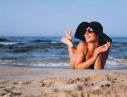 Ternyata Ini Alasan Orang Bule Suka Berjemur di Pantai