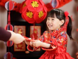 Ternyata Ini Alasan Imlek Identik dengan Warna Merah dan Emas