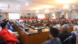 Rapat paripurna pengumuman hasil penetapan pasangan calon Wali Kota-Wakil Wali Kota Sukabumi terpilih di gedung DPRD, pada Kamis, 9 Januari 2025. Foto: Nuria Ariawan/HALOSMI.