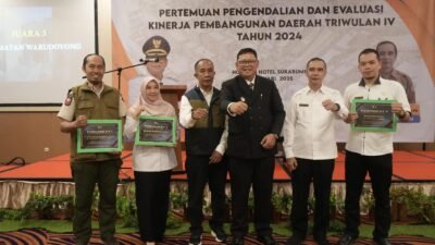 Pj Wali Kota Sukabumi, Kusmana Hartadji, menghadiri pertemuan pengendalian dan evaluasi kinerja triwulan IV tahun 2024 yang digelar di salah satu hotel, di Jalan Siliwangi, pada Rabu, 15 Januari 2025. Foto: Dokpim Kota Sukabumi.