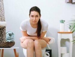 Buang Air Besar Terasa Panas? Bisa Jadi Ini Penyebabnya!