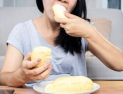 Tips Aman Makan Durian Tanpa Mengganggu Kesehatan!