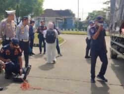 Sat Lantas Polres Sukabumi Kota Tindak Tegas Truk Over Load dalam Operasi Keselamatan Lodaya 2025