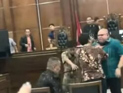 Waduh! Hotman Paris dan Razman Arif Ricuh saat Sidang, Apa Penyeberang?
