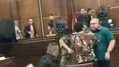 Waduh! Hotman Paris dan Razman Arif Ricuh saat Sidang, Apa Penyeberang?