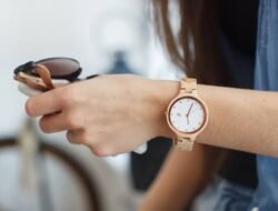 Jam Tangan Lebih Sering Dipakai di Tangan Kiri, Kenapa ya?