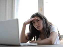 Agar Tidak Mudah Tersinggung, Yuk Tinggalkan Perilaku Ini!