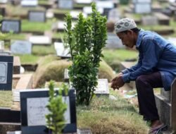 Jangan Duduk di Makam! Ini Tata Cara Ziarah Kubur Jelang Bulan Ramadan