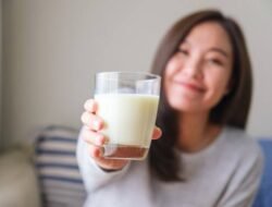 Wajib Tahu! Efek Samping Terlalu Banyak Minum Susu