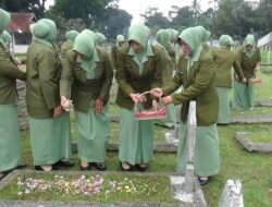 HUT ke-79 Persit KCK, Kodim 0607/Kota Sukabumi Gelar Ziarah dan Tabur Bunga di TMP Surya Kencana