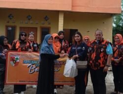 Wujud Kepedulian, DPC Srikandi Pemuda Pancasila Sukabumi Bagikan Ratusan Takjil dan Nasi Box