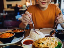 Apa Boleh Langsung Makan Nasi saat Buka Puasa? Begini Kata Dokter
