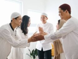 Ini Etika yang Perlu Dilakukan Ketika Bertemu Teman dan Keluarga saat Lebaran