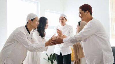 Ini Etika yang Perlu Dilakukan Ketika Bertemu Teman dan Keluarga saat Lebaran
