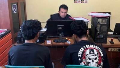 Cegah Tawuran, Polsek Cibeureum Amankan Dua Remaja Bersenjata di Limusnunggal