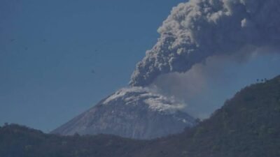 Waspada! Gunung Lewotobi Laki-laki Meletus yang Disertai Ledakan besar