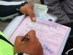 Inilah, Perbedaan Surat Tilang Biru dan Merah
