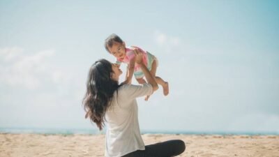 Menurut Ahli Ini Loh, Ciri Ibu yang Anaknya akan Tumbuh Pintar