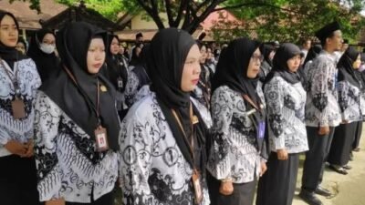Anggota DPR Usul Gaji Guru di Indonesia Rp 25 Juta per Bulan