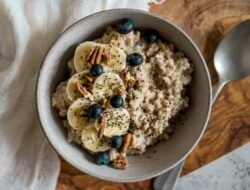 Jadi Sarapan Andalan, Apa Efek Samping Makan Oatmeal Setiap Hari?