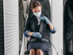 Ternyata Ini! Alasan Sabuk Pengaman Pramugari Beda dengan Penumpang