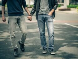 Viral! 4 Admin Grup Medsos Ditangkap Terlibat Jaringan Gay Surabaya