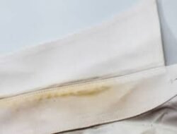 Tips Membuat Baju Bernoda Kuning Putih Kembali
