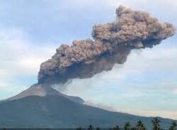 Gunung Lewotobi Laki-laki Kembali Erupsi, Semburkan Abu 10 Km