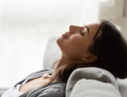 Perlu Tahu! Manfaat Tidur Siang Pendek Menurut Riset Kesehatan